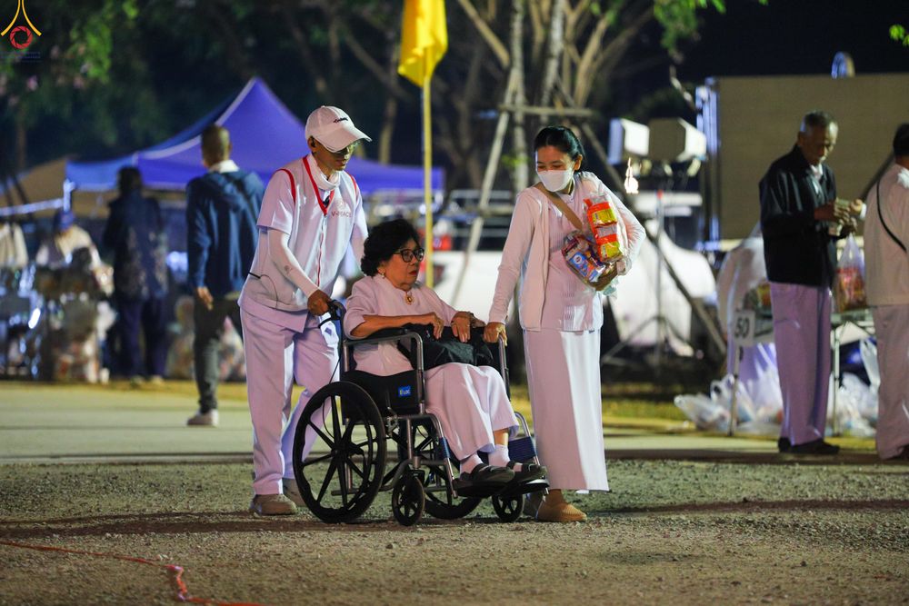 ภาพ No.292336:วันที่ 11 มกราคม พ.ศ. 2569 พิธีตักบาตรพระธรรมยาตรา ณ อนุสรณ์สถานคลองบางนางแท่น อ.สามพราน จ.นครปฐม ในโครงการธรรมยาตรา กตัญญูบูชา มหาปูชนียาจารย์ พระมงคลเทพมุนี(สด จนฺทสโร) พระผู้ปราบมาร อนุสรณ์สถาน 7 แห่ง ปีที่ 14