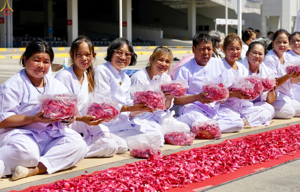 ภาพ No.304086:วันที่ 25 มกราคม พ.ศ. 2569 พิธีต้อนรับพระธรรมยาตรา  รร.สามัคคีราษฏร์บำรุง-วัดพระธรรมกาย ในโครงการธรรมยาตรา กตัญญูบูชา มหาปูชนียาจารย์ พระมงคลเทพมุนี(สด จนฺทสโร) พระผู้ปราบมาร อนุสรณ์สถาน 7 แห่ง ปีที่ 14