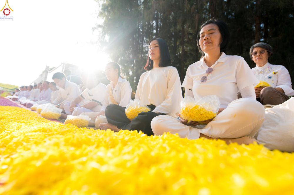 ภาพ No.287417:วันที่ 3 มกราคม พ.ศ. 2569 พิธีต้อนรับพระธรรมยาตรา ในโครงการธรรมยาตรา กตัญญูบูชา มหาปูชนียาจารย์ พระมงคลเทพมุนี(สด จนฺทสโร) พระผู้ปราบมาร อนุสรณ์สถาน 7 แห่ง ปีที่ 14 ณ อนุสรณ์สถานมหาวิหารพระมงคลเทพมุนี (โลตัสแลนด์) อ.สองพี่น้อง จ.สุพรรณบุรี