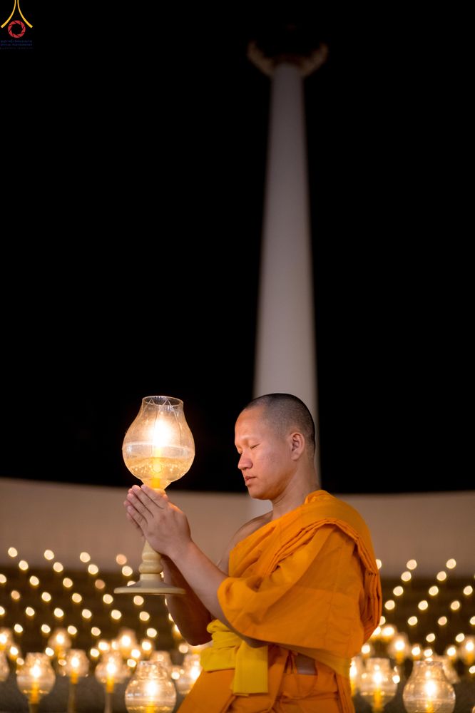 ภาพ No.290229:วันที่ 6 มกราคม พ.ศ. 2569 พิธีจุดประทีปถวายเป็นพุทธบูชา และบูชาธรรมมหาปูชนียาจารย์ (ภาพชุดที่ 2) ณ อนุสรณ์สถานมหาวิหารพระมงคลเทพมุนี (โลตัสแลนด์) อ.สองพี่น้อง จ.สุพรรณบุรี ในโครงการธรรมยาตรา กตัญญูบูชา มหาปูชนียาจารย์ พระมงคลเทพมุนี(สด จนฺทสโร) พระผู้ปรา