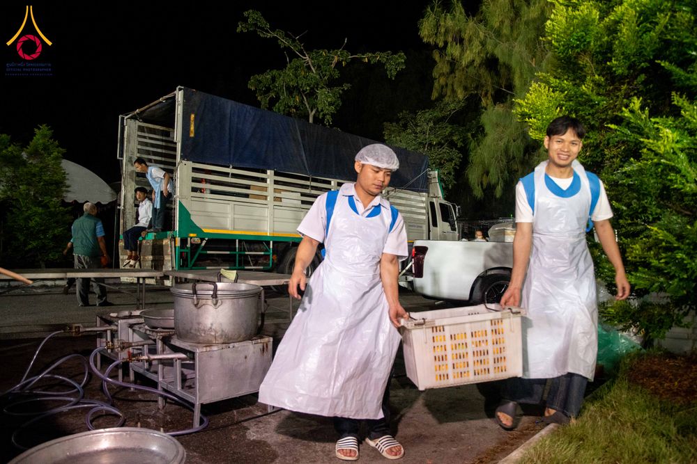 ภาพ No.288768:วันที่ 6 มกราคม พ.ศ. 2569 พิธีถวายภัตตาหารเป็นสังฆทาน แด่พระธรรมยาตรา ในโครงการธรรมยาตรา กตัญญูบูชา มหาปูชนียาจารย์ พระมงคลเทพมุนี(สด จนฺทสโร) พระผู้ปราบมาร อนุสรณ์สถาน 7 แห่ง ปีที่ 14 ณ อนุสรณ์สถานมหาวิหารพระมงคลเทพมุนี (โลตัสแลนด์) อ.สองพี่น้อง จ.สุพรร