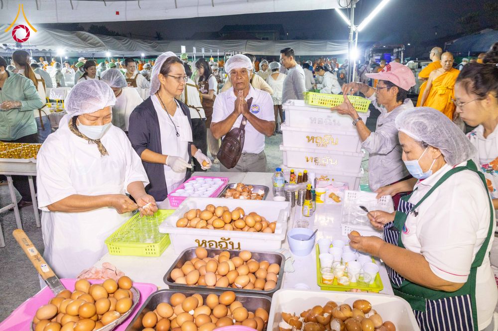 ภาพ No.289777:วันที่ 8 มกราคม พ.ศ. 2569 พิธีถวายภัตตาหารเป็นสังฆทาน แด่พระธรรมยาตรา ณ อนุสรณ์สถานคลองบางนางแท่น อ.สามพราน จ.นครปฐม ในโครงการธรรมยาตรา กตัญญูบูชา มหาปูชนียาจารย์ พระมงคลเทพมุนี(สด จนฺทสโร) พระผู้ปราบมาร อนุสรณ์สถาน 7 แห่ง ปีที่ 14