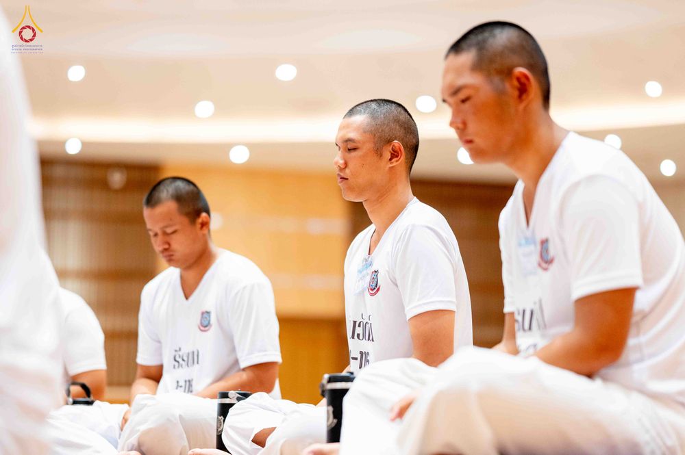 ภาพ No.341087:วันที่ 26 กรกฎาคม พ.ศ. 2569 โครงการพัฒนาคุณธรรม จริยธรรม สำหรับนักเรียนนายสิบตำรวจ (นสต.) รุ่นที่ 17 ศูนย์ฝึกอบรมตำรวจภูธรภาค 1 ได้จัดกิจกรรม ตักบาตรเพื่อน้อมอุทิศถวายเพื่อเป็นพระราชกุศลฯ  และปฏิบัติธรรม ติวธรรมมะ ณ ศูนย์ปฏิบัติธรรมเวิล์ดพีช วัลเล่ย์ (Wo