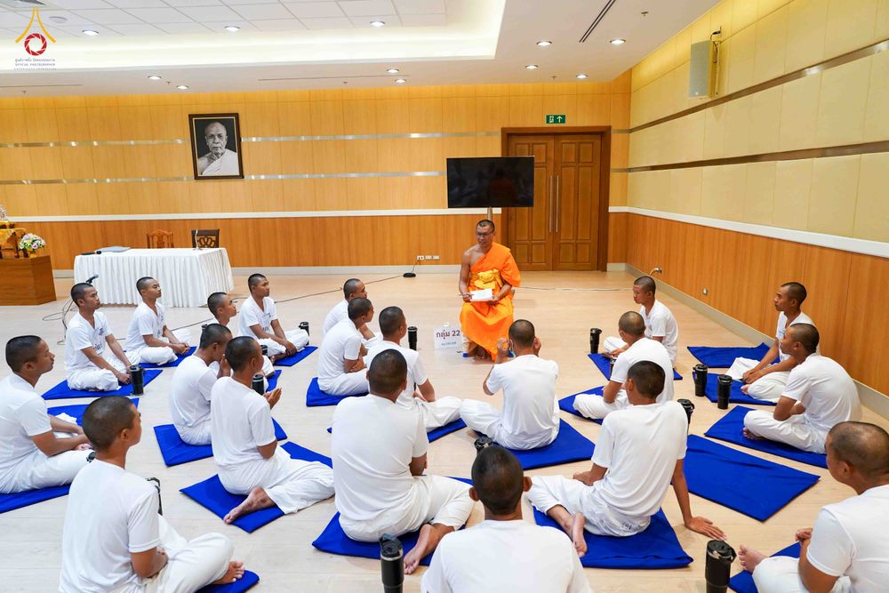 ภาพ No.341096:วันที่ 26 กรกฎาคม พ.ศ. 2569 โครงการพัฒนาคุณธรรม จริยธรรม สำหรับนักเรียนนายสิบตำรวจ (นสต.) รุ่นที่ 17 ศูนย์ฝึกอบรมตำรวจภูธรภาค 1 ได้จัดกิจกรรม ตักบาตรเพื่อน้อมอุทิศถวายเพื่อเป็นพระราชกุศลฯ  และปฏิบัติธรรม ติวธรรมมะ ณ ศูนย์ปฏิบัติธรรมเวิล์ดพีช วัลเล่ย์ (Wo