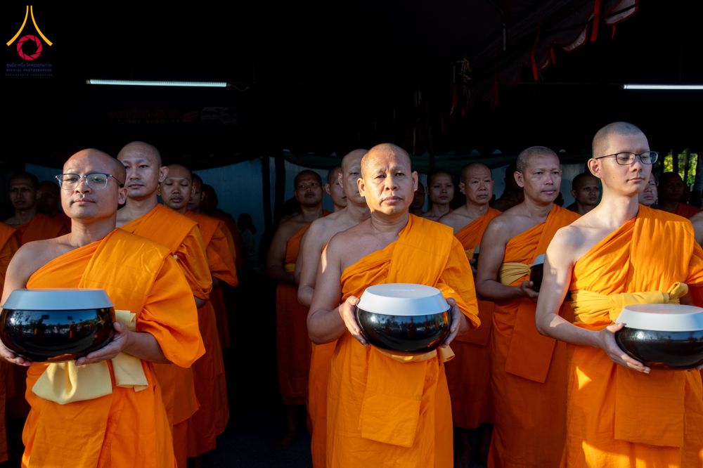 ภาพ No.288112:วันที่ 4 มกราคม พ.ศ. 2569 พิธีถวายภัตตาหารเป็นสังฆทาน แด่พระธรรมยาตรา ในโครงการธรรมยาตรา กตัญญูบูชา มหาปูชนียาจารย์ พระมงคลเทพมุนี(สด จนฺทสโร) พระผู้ปราบมาร อนุสรณ์สถาน 7 แห่ง ปีที่ 14 ณ อนุสรณ์สถานมหาวิหารพระมงคลเทพมุนี (โลตัสแลนด์) อ.สองพี่น้อง จ.สุพรร