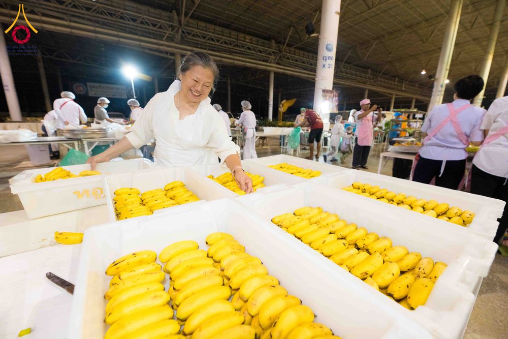 ภาพ No.303006:วันที่ 26 มกราคม พ.ศ. 2569 พิธีถวายภัตตาหารเป็นสังฆทาน แด่พระธรรมยาตรา ณ วัดพระธรรมกาย  จังหวัดปทุมธานี ในโครงการธรรมยาตรา กตัญญูบูชา มหาปูชนียาจารย์ พระมงคลเทพมุนี(สด จนฺทสโร) พระผู้ปราบมาร อนุสรณ์สถาน 7 แห่ง ปีที่ 14