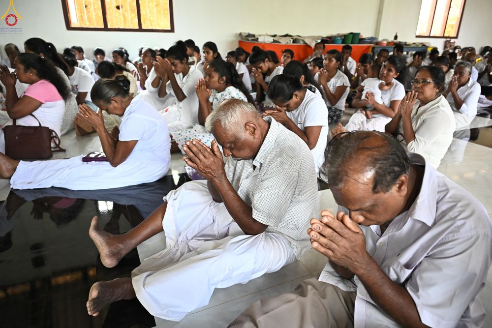 ภาพ No.278826:วันที่ 1 พฤศจิกายน  2568  กฐินสมทบวัดต่างประเทศ โดยคณะศิษยานุศิษย์ บูชาธรรม 81 ปี หลวงพ่อธัมมชโย ณ วัดธรรมรักษิตาราม ประเทศศรีลังกา