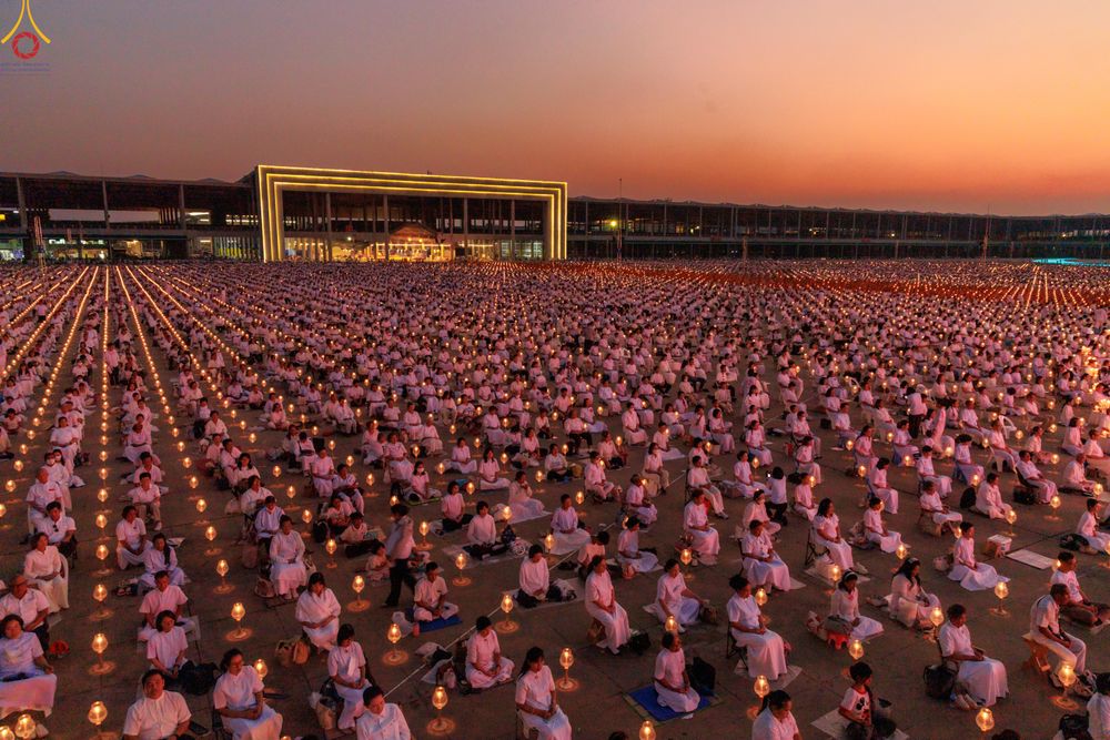 ภาพ No.307967:วันที่ 31 มกราคม พ.ศ. 2569 พิธีจุดประทีปธรรมถวายเป็นพุทธบูชา  และบูชาธรรมมหาปูชนียาจารย์ (ภาพชุดที่ 3) ณ วัดพระธรรมกาย ปทุมธานี ในโครงการธรรมยาตรา กตัญญูบูชา มหาปูชนียาจารย์ พระมงคลเทพมุนี(สด จนฺทสโร) พระผู้ปราบมาร อนุสรณ์สถาน 7 แห่ง ปีที่ 14