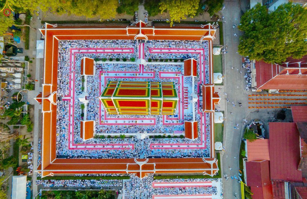 ภาพ No.297558:วันที่ 18 มกราคม พ.ศ. 2569 พิธีตักบาตรพระธรรมยาตรา ณ วัดโบสถ์บน ต.บางคูเวียง จ.นนทบุรี อนุสรณ์สถานลำดับที่ 4 สถานที่เกิดด้วยกายธรรม ในโครงการธรรมยาตรา กตัญญูบูชา มหาปูชนียาจารย์ พระมงคลเทพมุนี(สด จนฺทสโร) พระผู้ปราบมาร อนุสรณ์สถาน 7 แห่ง ปีที่ 14