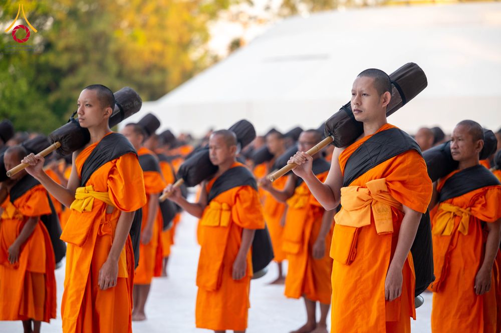 ภาพ No.290648:วันที่ 8 มกราคม พ.ศ. 2569 พระธรรมยาตราปฏิบัติธรรม และถ่ายภาพหมู่ประวัติศาสตร์ ในโครงการธรรมยาตรา กตัญญูบูชามหาปูชนียาจารย์ พระมงคลเทพมุนี(สด จนฺทสโร) พระผู้ปราบมาร อนุสรณ์สถาน 7 แห่ง ปีที่ 14 ณ อนุสรณ์สถานคลองบางนางแท่น อ.สามพราน จ.นครปฐม