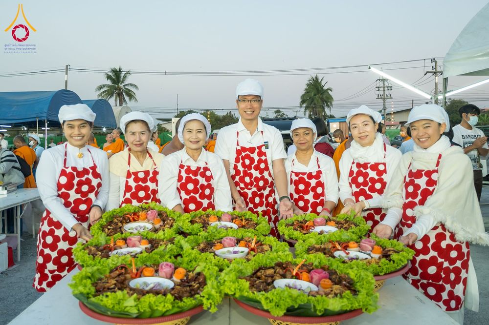 ภาพ No.290756:วันที่ 9 มกราคม พ.ศ. 2569 พิธีถวายภัตตาหารเป็นสังฆทาน แด่พระธรรมยาตรา ณ อนุสรณ์สถานคลองบางนางแท่น อ.สามพราน จ.นครปฐม ในโครงการธรรมยาตรา กตัญญูบูชา มหาปูชนียาจารย์ พระมงคลเทพมุนี(สด จนฺทสโร) พระผู้ปราบมาร อนุสรณ์สถาน 7 แห่ง ปีที่ 14