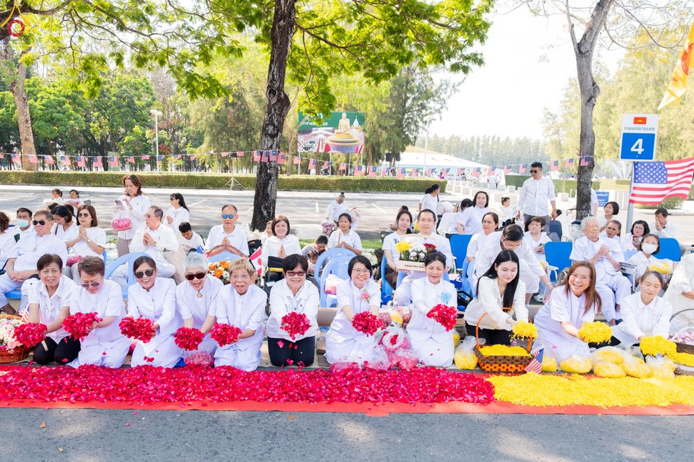 ภาพ No.304033:วันที่ 25 มกราคม พ.ศ. 2569 พิธีต้อนรับพระธรรมยาตรา  รร.สามัคคีราษฏร์บำรุง-วัดพระธรรมกาย ในโครงการธรรมยาตรา กตัญญูบูชา มหาปูชนียาจารย์ พระมงคลเทพมุนี(สด จนฺทสโร) พระผู้ปราบมาร อนุสรณ์สถาน 7 แห่ง ปีที่ 14