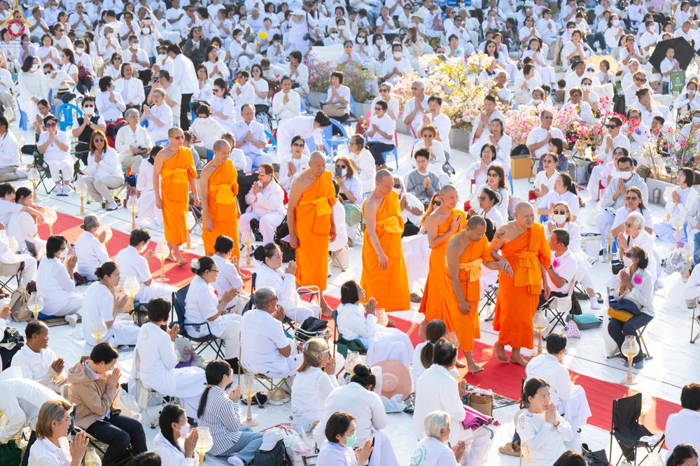 ภาพ No.293836:วันที่ 14 มกราคม พ.ศ. 2569 พิธีจุดประทีปถวายเป็นพุทธบูชา และบูชาธรรมมหาปูชนียาจารย์  ณ วัดสองพี่น้อง ต.ต้นตาล อ.สองพี่น้อง จ.สุพรรณบุรี ในโครงการธรรมยาตรา กตัญญูบูชา มหาปูชนียาจารย์ พระมงคลเทพมุนี(สด จนฺทสโร) พระผู้ปราบมาร อนุสรณ์สถาน 7 แห่ง ปีที่ 14