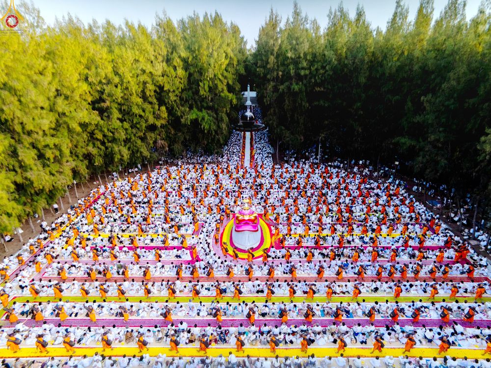 ภาพ No.287877:วันที่ 3 มกราคม พ.ศ. 2569 พิธีต้อนรับพระธรรมยาตรา ครั้งที่ 2 (ภาพชุดที่ 2) ในโครงการธรรมยาตรา กตัญญูบูชา มหาปูชนียาจารย์ พระมงคลเทพมุนี(สด จนฺทสโร) พระผู้ปราบมาร อนุสรณ์สถาน 7 แห่ง ปีที่ 14 ณ อนุสรณ์สถานมหาวิหารพระมงคลเทพมุนี (โลตัสแลนด์) อ.สองพี่น้อง จ.