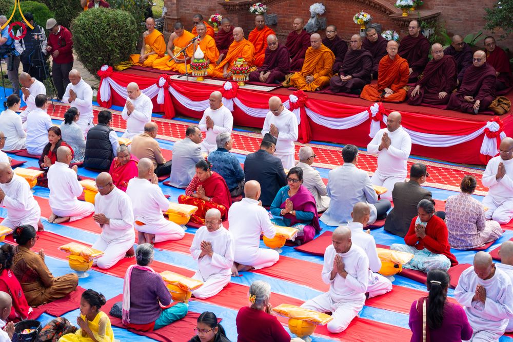 ภาพ No.313423:วันพฤหัสบดีที่ 12 มีนาคม พ.ศ. 2569 พิธีมอบบาตรและผ้าไตรในโครงการบรรพชาสามเณร 500 รูป  ณ นาคบาฮาล (Nagbahal) ประเทศเนปาล