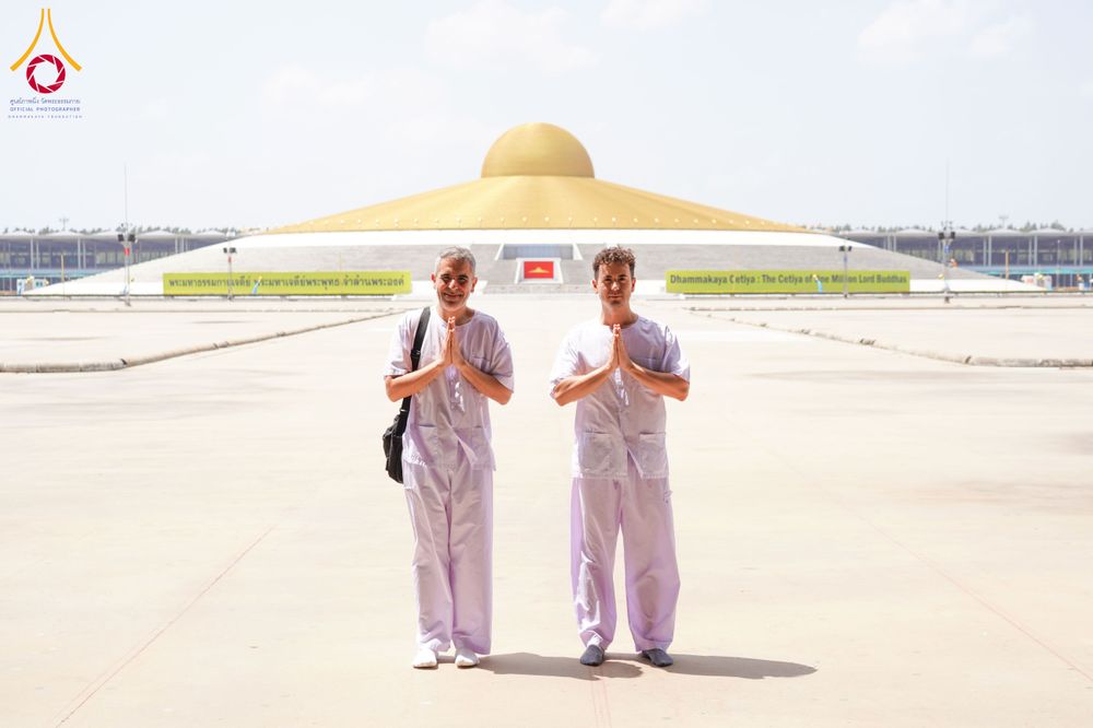 ภาพ No.340393:วันที่  12 - 22 กรกฎาคม พ.ศ.2569 ชาวต่างชาติจากประเทศกัวเตมาลา รัสเซีย เซอร์เบีย เยอรมัน อเมริกา สเปน สิงคโปร์ และศรีลังกา  เยี่ยมชมวัด เรียนรู้วิธีการนั่งสมาธิ และกราบสักการะพระมหาธรรมกายเจดีย์ ณ วัดพระธรรมกาย