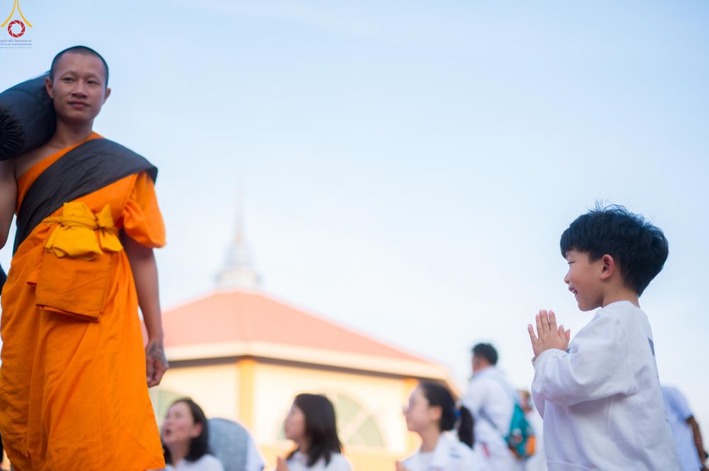 ภาพ No.292974:วันที่ 11 มกราคม พ.ศ. 2569 พิธีต้อนรับพระธรรมยาตรา ณ อนุสรณ์สถานลำดับที่ 3 (ภาพชุดที่ 2) สถานที่เกิดในเพศสมณะ วัดสองพี่น้อง อำเภอสองพี่น้อง จังหวัดสุพรรณบุรี ในโครงการธรรมยาตรา กตัญญูบูชา มหาปูชนียาจารย์ พระมงคลเทพมุนี(สด จนฺทสโร) พระผู้ปราบมาร อนุสรณ์สถ