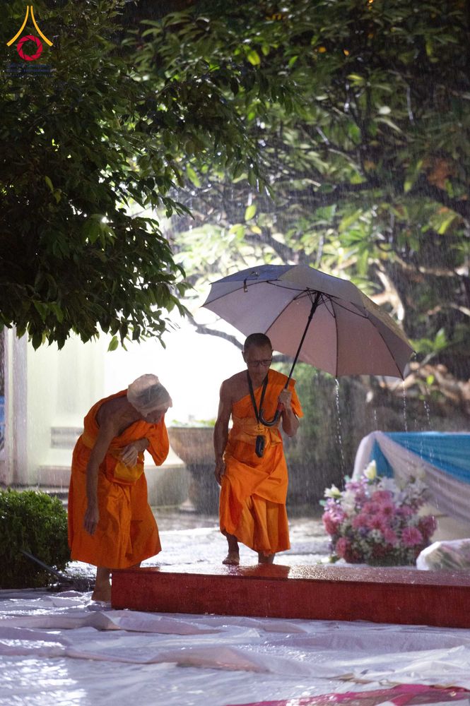 ภาพ No.351395:วันที่ 22 กันยายน พ.ศ. 2569  พิธีตักบาตรสามเณรธรรมทายาท โครงการบรรพชาพัฒนาคุณธรรม จริยธรรม  สำหรับนักเรียนนายสิบตำรวจ (นสต.) รุ่นที่ 16 ศูนย์ฝึกอบรมตำรวจภูธรภาค 1  ณ วัดพระพุทธบาทราชวรมหาวิหาร