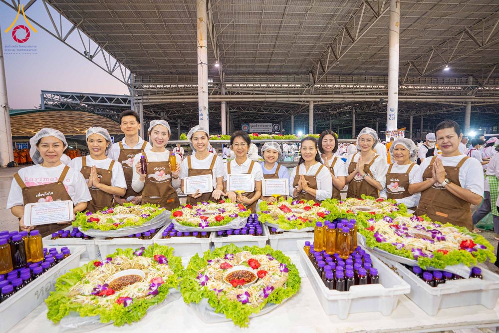 ภาพ No.303512:วันที่ 27 มกราคม พ.ศ. 2569 พิธีถวายภัตตาหารเป็นสังฆทาน แด่พระธรรมยาตรา ณ วัดพระธรรมกาย  จังหวัดปทุมธานี ในโครงการธรรมยาตรา กตัญญูบูชา มหาปูชนียาจารย์ พระมงคลเทพมุนี(สด จนฺทสโร) พระผู้ปราบมาร อนุสรณ์สถาน 7 แห่ง ปีที่ 14