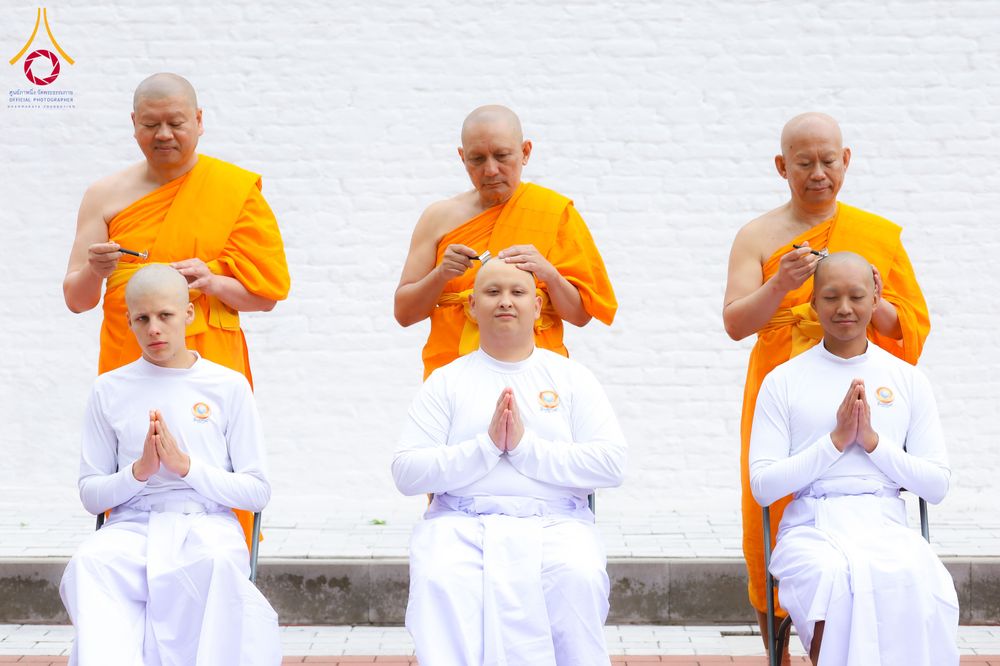 ภาพ No.336700:วันศุกร์ที่ 12 มิถุนายน พ.ศ. 2569 พิธีตัดปอยผมและพิธีปลงผมนาคธรรมทายาท  ภาคพื้นยุโรป รุ่นที่ 11   ณ วัดพระธรรมกายเบลเยียม ประเทศเบลเยียม