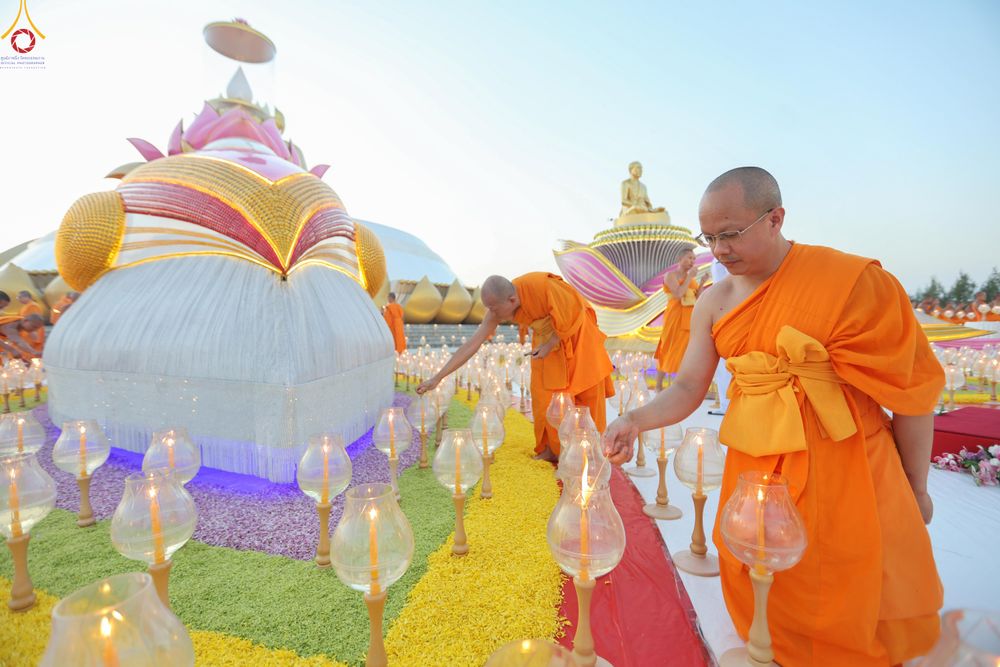 ภาพ No.302178:วันที่ 23 มกราคม พ.ศ. 2569 พิธีจุดประทีปธรรมถวายเป็นพุทธบูชา (ภาพชุดที่ 2) และบูชาธรรมมหาปูชนียาจารย์  ณ อนุสรณ์สถานลำดับที่ 5 สถานที่เผยแผ่วิชชาธรรมกายครั้งแรก อนุสรณ์สถานบางปลา วัดบางปลา อำเภอบางเลน จังหวัดนครปฐม ในโครงการธรรมยาตรา กตัญญูบูชา มหาปูชนีย