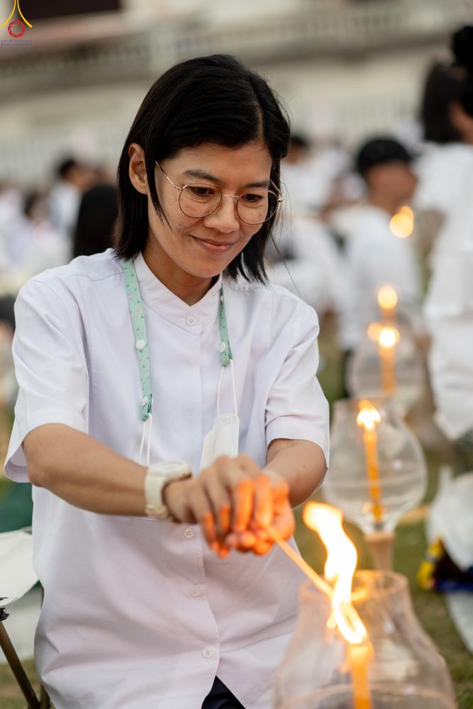 ภาพ No.297058:วันที่ 17 มกราคม พ.ศ. 2569 พิธีจุดประทีปถวายเป็นพุทธบูชา และบูชาธรรมมหาปูชนียาจารย์ (ภาพชุดที่ 2) ณ วัดโบสถ์บน ต.บางคูเวียง จ.นนทบุรี อนุสรณ์สถานลำดับที่ 4 สถานที่เกิดด้วยกายธรรม ในโครงการธรรมยาตรา กตัญญูบูชา มหาปูชนียาจารย์ พระมงคลเทพมุนี(สด จนฺทสโร) พร