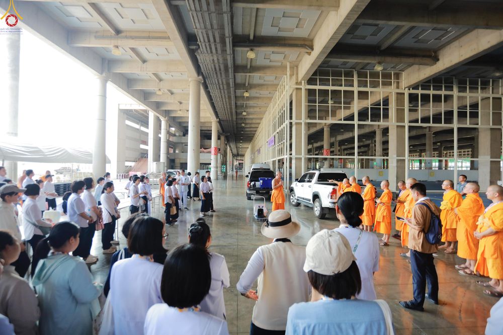 ภาพ No.320005:วันที่ 6 เมษายน พ.ศ.2569 ทีมจัดภัตตาหารประชุมเตรียมงานถวายมหาสังฆทาน 40,000 กว่าวัดทั่วประเทศ บูชาธรรม 82 ปี หลวงพ่อธัมมชโย