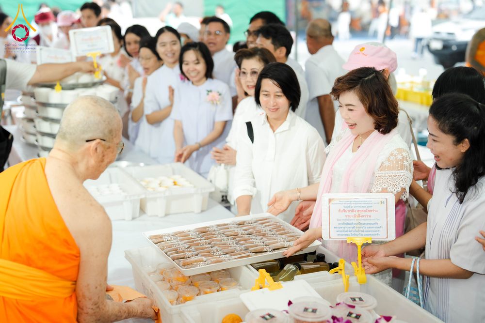 ภาพ No.299220:วันที่ 21 มกราคม พ.ศ. 2569 พิธีถวายภัตตาหารเป็นสังฆทาน แด่พระธรรมยาตรา ณ อนุสรณ์สถานบางปลา วัดบางปลา อำเภอบางเลน จังหวัดนครปฐม ในโครงการธรรมยาตรา กตัญญูบูชา มหาปูชนียาจารย์ พระมงคลเทพมุนี(สด จนฺทสโร) พระผู้ปราบมาร อนุสรณ์สถาน 7 แห่ง ปีที่ 14