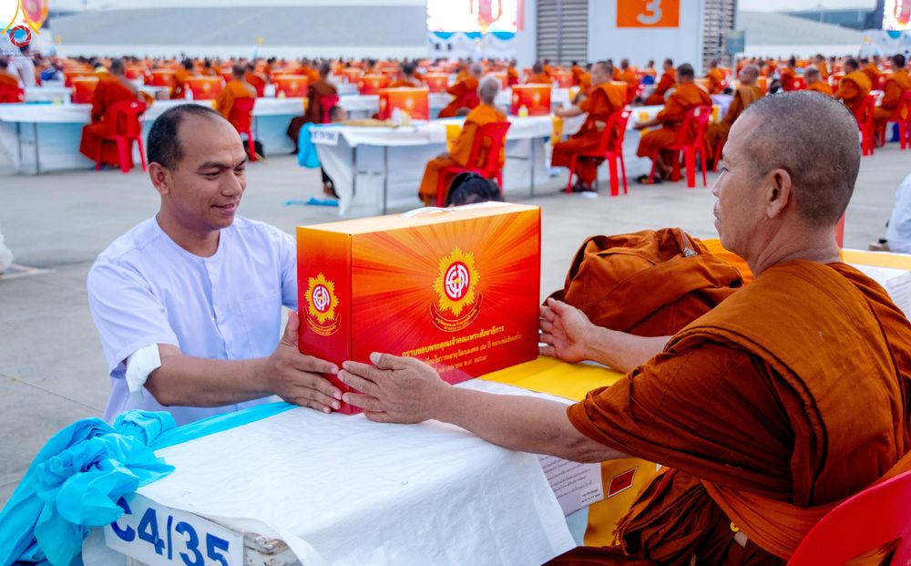 ภาพ No.324739:วันที่ 22 เมษายน พ.ศ.2569 (วันคุ้มครองโลก) บรรยากาศสาธุชน ในงานถวายมหาสังฆทาน 40,000 กว่าวัดทั่วประเทศ ณ ลานธรรม วัดพระธรรมกาย