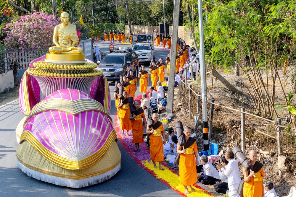 ภาพ No.290435:วันที่ 7 มกราคม พ.ศ. 2569 พิธีต้อนรับพระธรรมยาตรา ณ อนุสรณ์สถานลำดับที่ 2  สถานที่ตั้งมโนปณิธานบวชตลอดชีวิต อนุสรณ์สถานคลองบางนางแท่น (ภาพชุดที่ 2) อ.สามพราน จ.นครปฐม ในโครงการธรรมยาตรา กตัญญูบูชา มหาปูชนียาจารย์ พระมงคลเทพมุนี(สด จนฺทสโร) พระผู้ปราบมาร 