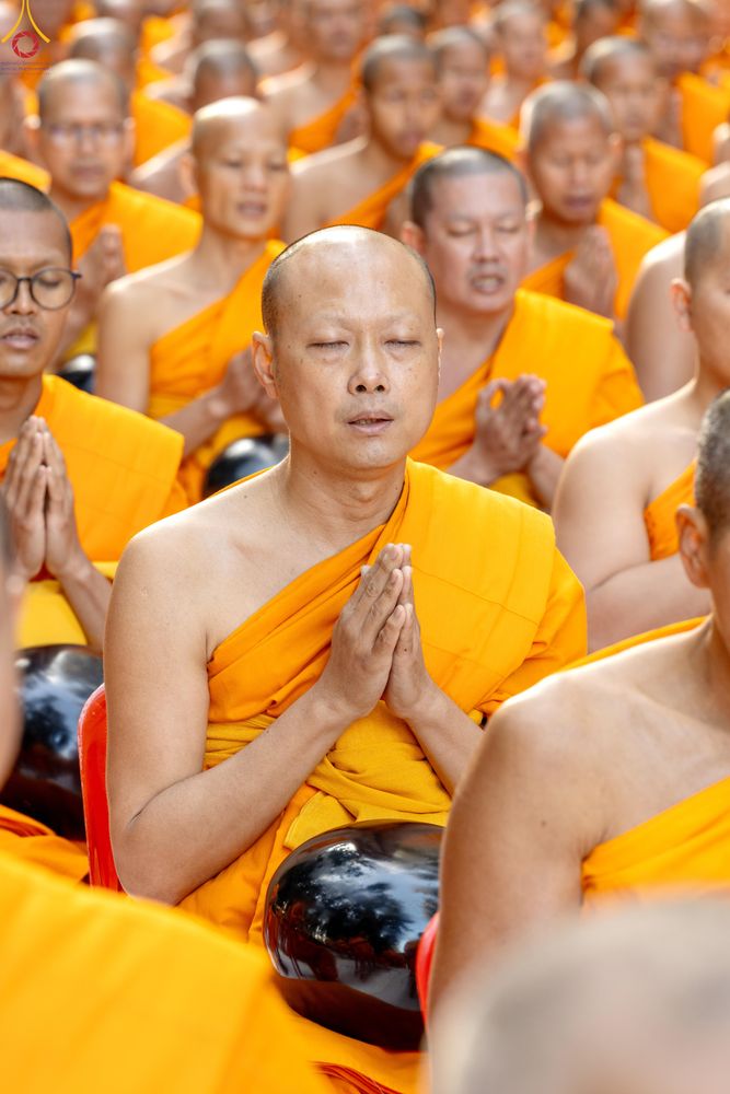 ภาพ No.289302:วันที่ 7 มกราคม พ.ศ. 2569 พิธีตักบาตรพระธรรมยาตรา ณ อนุสรณ์สถานลำดับที่ 1 สถานที่เกิดด้วยรูปกายเนื้อ อนุสรณ์สถานมหาวิหารพระมงคลเทพมุนี (โลตัสแลนด์) อ.สองพี่น้อง จ.สุพรรณบุรี ในโครงการธรรมยาตรา กตัญญูบูชา มหาปูชนียาจารย์ พระมงคลเทพมุนี(สด จนฺทสโร) พระผู้ป