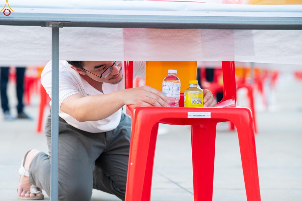 ภาพ No.322668:วันที่ 17 เมษายน พ.ศ.2569 การเรียงกล่องไทยธรรม เรียงน้ำดื่ม เรียงร่ม ณ ลานธรรมพระมหาธรรมกายเจดีย์ เพื่องานถวายมหาสังฆทาน 40,000 กว่าวัดทั่วประเทศ วันคุ้มครองโลก 22 เมษายน พ.ศ.2569 วัดพระธรรมกาย