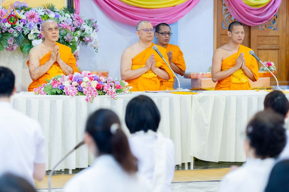 ภาพ No.294848:วันที่ 15 มกราคม พ.ศ. 2569 พิธีถวายภัตตาหารเป็นสังฆทาน แด่พระธรรมยาตรา ณ วัดโบสถ์บน ต.บางคูเวียง จ.นนทบุรี อนุสรณ์สถานลำดับที่ 4 สถานที่เกิดด้วยกายธรรม ในโครงการธรรมยาตรา กตัญญูบูชา มหาปูชนียาจารย์ พระมงคลเทพมุนี(สด จนฺทสโร) พระผู้ปราบมาร อนุสรณ์สถาน 7 แ