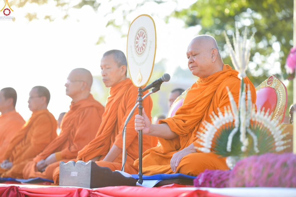 ภาพ No.280207:วันอังคารที่ ๓๐ ธันวาคม พ.ศ. ๒๕๖๘ พิธีตักบาตรพระ ๑,๐๖๙ รูป จังหวัดกาฬสินธุ์   ณ บริเวณสนามหน้าศาลากลาง จังหวัดกาฬสินธุ์ (หลังเก่า)