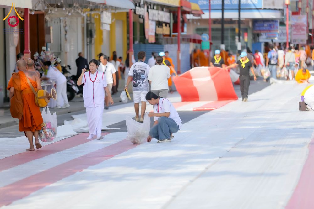 ภาพ No.314024:วันอาทิตย์ที่ 14 มีนาคม พ.ศ. 2569 ทำบุญเมืองหาดใหญ่ตักบาตรพระ 1,109 รูป เติมบุญใหญ่ หลังวิกฤตมหาอุทกภัย ณ ซุ้มประตูไชน่าทาวน์ ถนนศุภสารรังสรรค์ อ.หาดใหญ่ จ.สงขลา