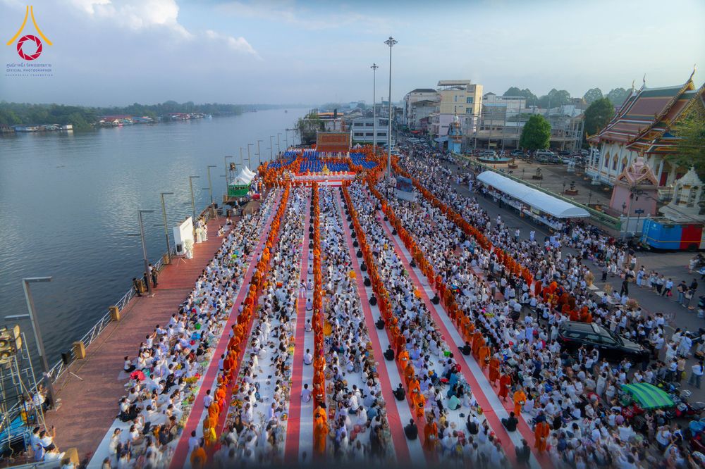 ภาพ No.284695:วันอาทิตย์ที่ 14 ธันวาคม พ.ศ.2568  พิธีทำบุญเมืองสุราษฎร์ธานี 110ปี และพิธีตักบาตรพระสงฆ์ 1,110 รูป  ณ บริเวณริมน้ำวัดกลาง (เก่า) ถนนบ้านดอน ตำบลตลาดใหม่ อำเภอเมือง จังหวัดสุราษฎร์ธานี