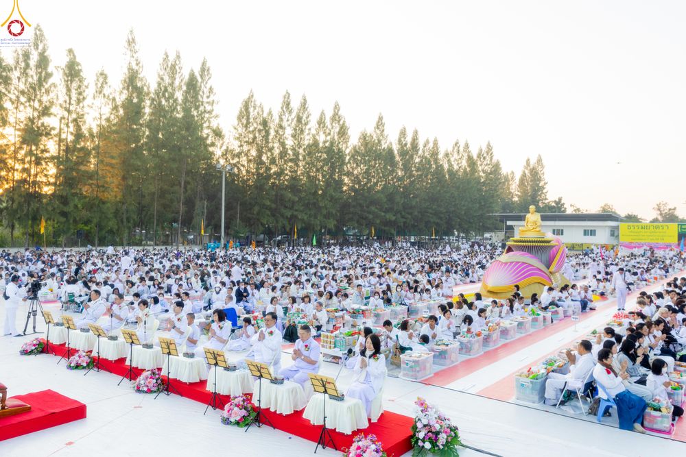 ภาพ No.292358:วันที่ 11 มกราคม พ.ศ. 2569 พิธีตักบาตรพระธรรมยาตรา ณ อนุสรณ์สถานคลองบางนางแท่น อ.สามพราน จ.นครปฐม ในโครงการธรรมยาตรา กตัญญูบูชา มหาปูชนียาจารย์ พระมงคลเทพมุนี(สด จนฺทสโร) พระผู้ปราบมาร อนุสรณ์สถาน 7 แห่ง ปีที่ 14