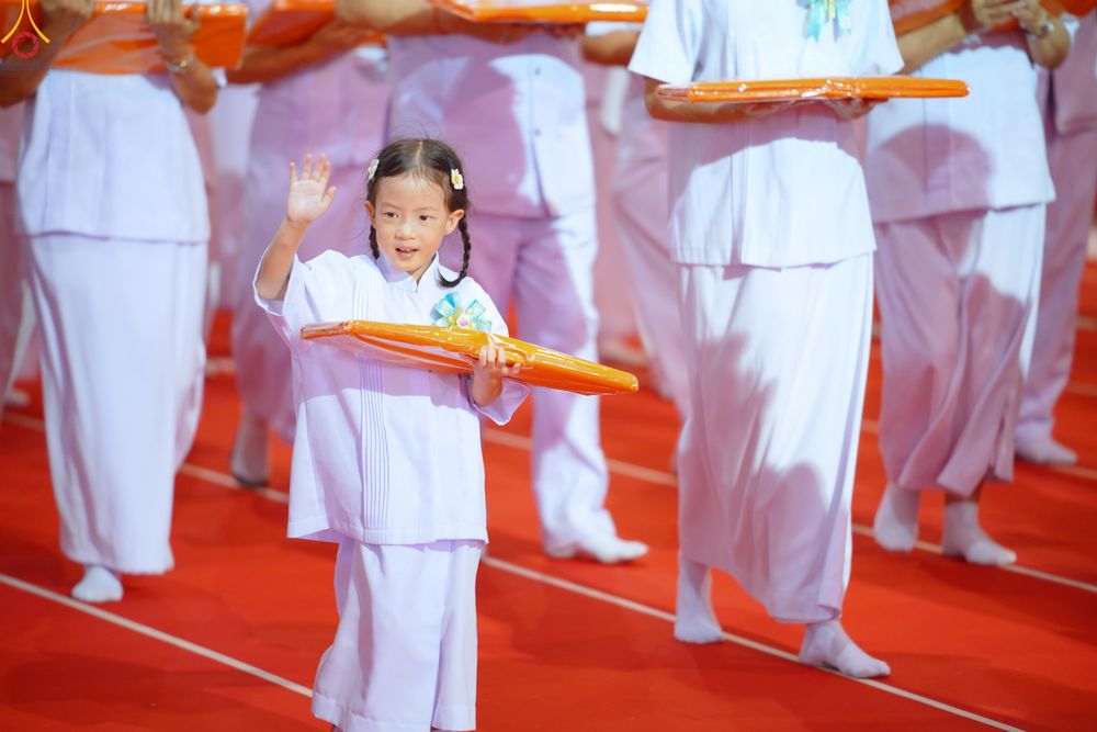 ภาพ No.318455:วันอาทิตย์ต้นเดือนที่ 5 เมษายน พ.ศ.2569 พิธีทอดผ้าป่าสมทบมหาสังฆทาน 40,000 กว่าวัดทั่วประเทศ ณ สภาธรรมกายสากล วัดพระธรรมกาย