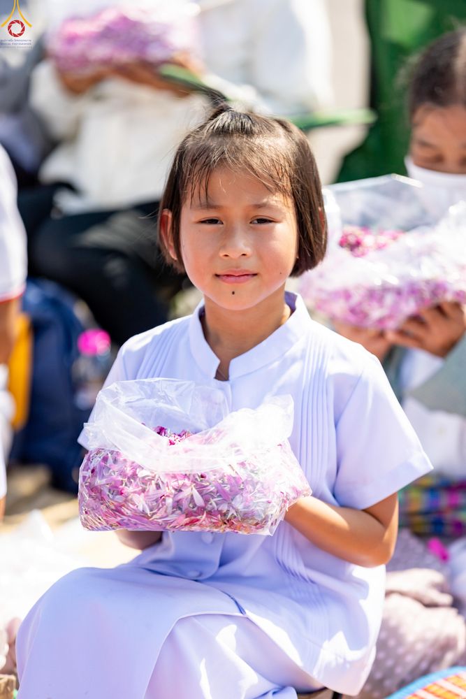 ภาพ No.304275:วันที่ 25 มกราคม พ.ศ. 2569 พิธีต้อนรับพระธรรมยาตรา  รร.สามัคคีราษฏร์บำรุง-วัดพระธรรมกาย ในโครงการธรรมยาตรา กตัญญูบูชา มหาปูชนียาจารย์ พระมงคลเทพมุนี(สด จนฺทสโร) พระผู้ปราบมาร อนุสรณ์สถาน 7 แห่ง ปีที่ 14