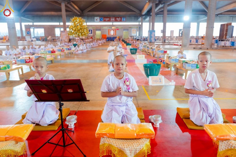 ภาพ No.214555:วันศุกร์ที่ 4 เมษายน พ.ศ.2568 นาคธรรมทายาทตักบาตรพระพี่เลี้ยง ในโครงการบรรพชาสามเณร ฟื้นฟูพระพุทธศาสนาทั่วไทย ณ วิหารคด 22 วัดพระธรรมกาย