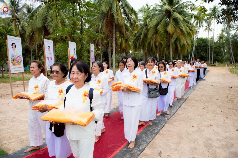 ภาพ No.263154:วันที่ 18 ตุลาคม พ.ศ. 2568 พิธีทอดกฐินสามัคคีเพื่อซื้อที่ดิน  สร้างอาคารครัวและโรงอาหาร  ห้องน้ำพร้อมโรงซักตากชาย-หญิง  และพิธีทอดกฐินสามัคคีทั่วไทย 30,000 วัด  ศูนย์ปฏิบัติธรรมนานาชาติทุ่งแสงธรรม  (Moonastery Meditation Center) ต.แสงอรุณ อ.ทับสะแก จ.ประ