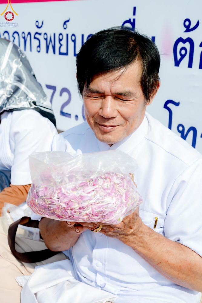 ภาพ No.190578:พิธีต้อนรับพระธรรมยาตรา ณ อนุสรณ์สถาน สถานที่ตั้งมโนปณิธานบวชตลอดชีวิต อนุสรณ์สถานคลองบางนางแท่น อ.สามพราน จ.นครปฐม ในโครงการธรรมยาตรา กตัญญูบูชา มหาปูชนียาจารย์ พระมงคลเทพมุนี(สด จนฺทสโร) พระผู้ปราบมาร อนุสรณ์สถาน 7 แห่ง ปีที่ 13 วันที่ 7 ม.ค.2568