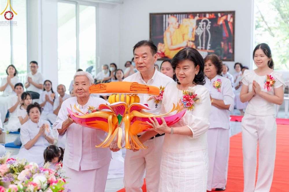 ภาพ No.169600:พิธีทอดกฐินเพื่อสร้าง หอฉันคุณยายอาจารย์ มหารัตนอุบาสิกาจันทร์ ขนนกยูง  ณ ศูนย์ปฏิบัติธรรมชลบุรี วันที่ 25 ตุลาคม พ.ศ. 2567