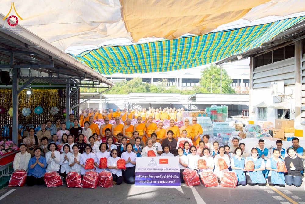 ภาพ No.273639:วันที่ 27 พฤศจิกายน พ.ศ. 2568 คณะศิษยานุศิษย์วัดพระธรรมกาย มูลนิธิธรรมกาย มอบอาหารและสิ่งของความช่วยเหลือให้พี่น้องชาวใต้ ผู้ประสบอุทกภัยน้ำท่วม