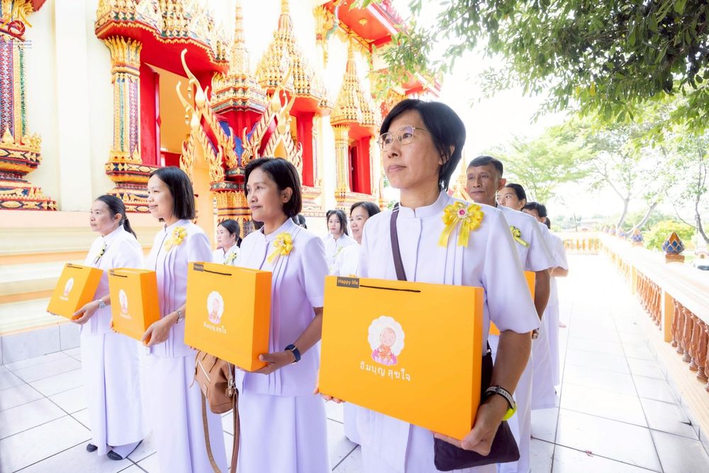 ภาพ No.259220:วันที่ 19 ตุลาคม พ.ศ. 2568 พิธีทอดกฐินสามัคคีทั่วไทย 30,000 วัด โดยคณะศิษยานุศิษย์ บูชาธรรม 81 ปี หลวงพ่อธัมมชโย ณ วัดบ้านพร้าวนอก ต.เชียงรากใหญ่ อ.สามโคก จ.ปทุมธานี