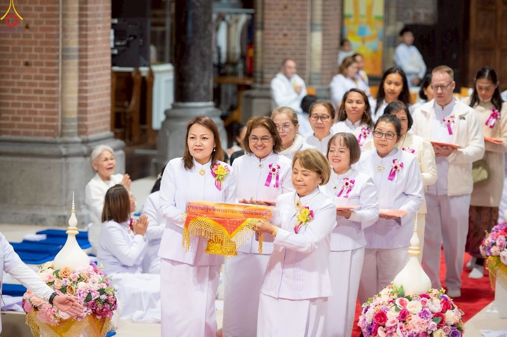 ภาพ No.271353:วันอาทิตย์ที่ 26 ตุลาคม พ.ศ. 2568 พิธีทอดกฐินสามัคคีวัดพระธรรมกายเนเธอร์แลนด์ กฐินเพื่อปฏิสังขรณ์ผนังรอบโบสถ์ อายุกว่า 135 ปี