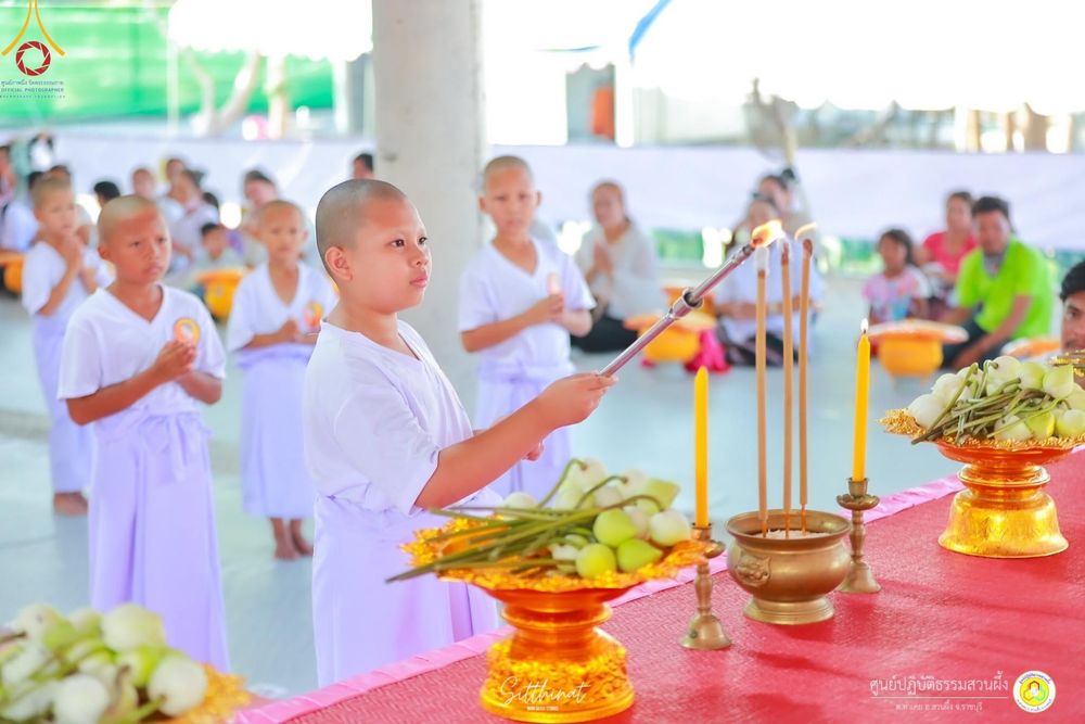 ภาพ No.135626:พิธีขอขมารับผ้าไตร , พิธีบรรพชา ในโครงการบรรพชาสามเณร ฟื้นฟูพระพุทธศาสนาทั่วไทย  ณ ศูนย์ปฏิบัติธรรมสวนผึ้ง จ.ราชบุรี วันที่ 4 เมษายน พ.ศ. 2567