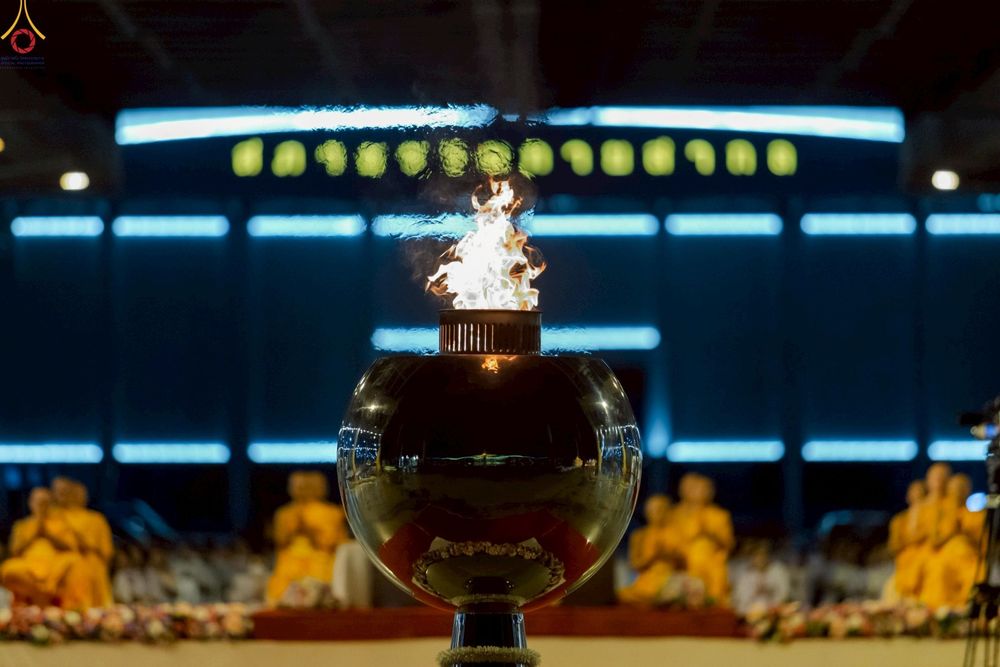 ภาพ No.244369:วันที่ 7 กันยายน พ.ศ. 2568 พิธีฉลองชัยสวดมนต์บทธัมมจักกัปปวัตตนสูตร 7,681,108,108 จบ ณ มหารัตนวิหารคด วัดพระธรรมกาย