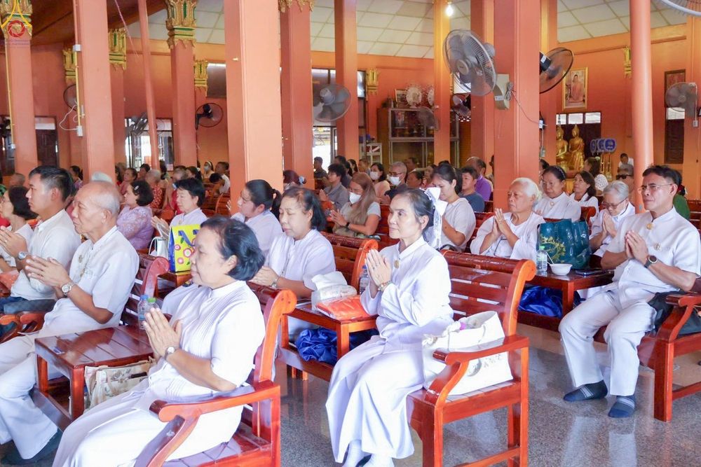 ภาพ No.260097:วันที่ 19 ตุลาคม พ.ศ. 2568 พิธีทอดกฐินสามัคคีทั่วไทย 30,000 วัด โดยคณะศิษยานุศิษย์ บูชาธรรม 81 ปี หลวงพ่อธัมมชโย ณ วัดปากคลองมอญ อ.บางเสาธง จ.สมุทรปราการ