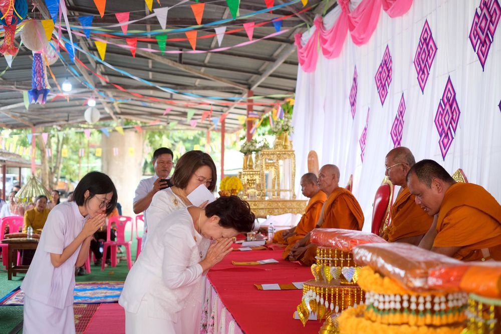 ภาพ No.270658:วันที่ 26 ตุลาคม พ.ศ. 2568 พิธีทอดกฐินสามัคคีทั่วไทย ณ วัดหนองหงส์ ตำบลสระแก้ว อำเภอหนองหงส์ จังหวัดบุรีรัมย์ โดยคณะศิษยานุศิษย์ บูชาธรรม 81 ปี หลวงพ่อธัมมชโย